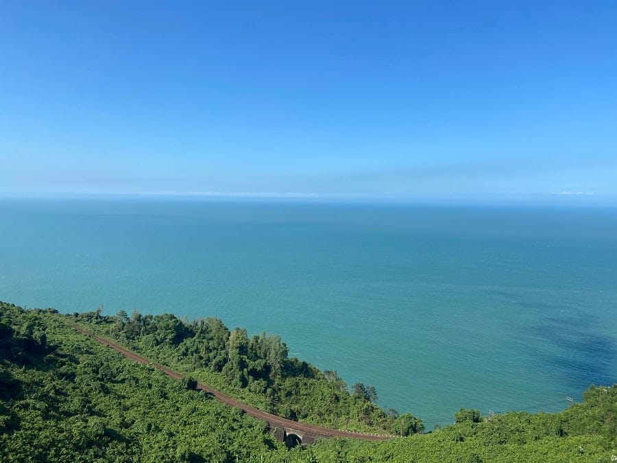 Hue to Hoi An by Bus - Group Tour